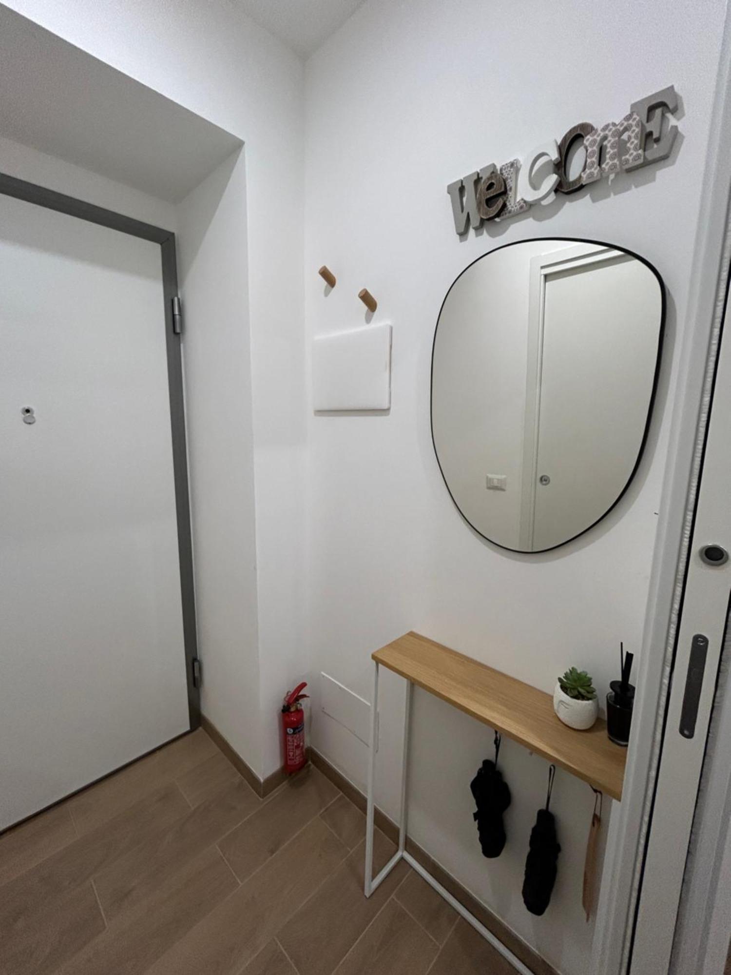 Navigli-Bocconi - Peque Home, Wi-Fi Milan Bagian luar foto